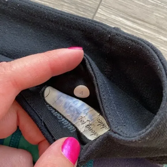 Lululemon Cropped Pants Size 4 - Picture 2 of 4